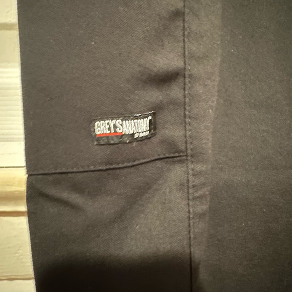 Greys Anatomy Black Scrub Set - Picture 4 of 8